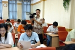 베트남 한국어연수생의 한국어 수업 장면을 취재하는 HTV 취재진 사진 