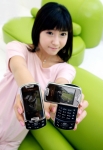 삼성전자가 출시한 '스윙타입 HSDPA폰(SCH-W240/SPH-W2400)'은 국내 HSDPA폰 중 최초로 DMB 기능을 탑재했다. 세련된 스윙형 디자인에 20