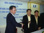 태국 소폰사와 LS-HFC 공급계약을 체결하는 모습(왼쪽이 김동영 LS전선 상무)