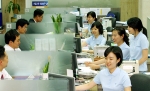 신한은행 전 임직원들이 본격적인 무더위가 시작되는 7월 16일부터 8월말까지 티셔츠를 입고 근무를 한다.