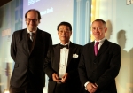 왼쪽부터 Clive Horwood Editor, 신한은행 최상운 부행장, Chris Leahy Editor