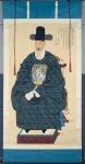 이성유 초상, 冠服本, 조선 1782년, 비단에 채색, 서울 이건일 소장 
 
  관복본의 오른쪽 위에 “함춘군 이성유 70세상(咸春君李聖兪七十歲像)” 이라는 제목과 이성유의 