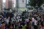 스카이는 24일 25일 양일간 차량과 충돌한 UFO(우주선)를 레카차에 싣고 서울시 전역을 순회하는 ‘스카이 UFO(우주선) 출현’ 이색 옥외광고 이벤트를 전개했다. 25일 명동에
