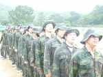 ‘해병대캠프 스피리트 과정’을 수행하고 있는 근화제약 직원들 