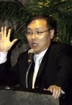 KIM YONG-IL , ceo of PH customs consulting , explaining the new korean 4 party logistics system whic