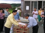식료품 전달장면