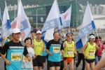 부산은행은 10월 7일(일) 개최된 부산바다 하프마라톤에 이장호은행장을 비롯한 임직원 및 직원가족 300여명이 참가하였다