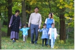  서울대공원 산림욕장이 전국에서 가장 아름다운 숲길로 선정 수상의 영예를 안았다 (사진은 산림욕장을 찾은 가족들의 단란한 모습)