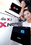 LG전자가 국내최초로 노트북 PC 외부에 장착된 6.35cm(2.5인치) 컬러 LCD와 터치센서 버튼을 통해서 본체의 부팅없이 빠르게 메일을 확인할 수 있는 듀얼 LCD 모니터를 
