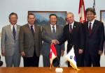 정몽구 현대기아차 회장은 26일(현지시간), 캐나다 연방정부 밴쿠버 청사에서 데이비드 에머슨(David Emerson) 국제무역부 장관과 면담을 갖고, 2012년 세계박람회가 여수