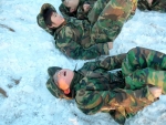 해병대 겨울 캠프의 극기훈련 모습