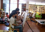방문미술로 유명한 홍선생미술 평택지사 교사가 어린이들에게 미술지도를 하고 있다.
