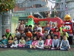 119 어린이 안전스쿨 － 비눗방울이 나오는 미니소방차와 함께한 어린이들