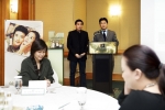 더페이스샵 토미 김 부사장(사진 오른쪽)과 더페이스샵 필리핀 총판의 브라이언 림(Bryan Lim) 부사장이 15일 서울 JW 메리어트 호텔에서 열린 ‘더페이스샵 브랜드 설명회’에