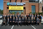 외환은행 뉴욕 현지법인(KEB New York Financial Corp.)소속 아틀란타 지점 개설식에 참석한 노찬 부행장과 현지 기업 및 교민 대표들이 기념촬영을 하고 있다. 