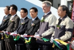  GM DAEWOO 생산 부문 이영국 사장(사진 오른쪽), GM 파워트레인 존 버터모어(John R. Buttermore) 부사장(사진 오른쪽에서 두번째), 이상균 창원 부시장(오