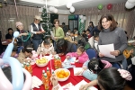 현대중공업의 선주와 선급 등 외국인 감독관의 부인들로 구성된 고아 대상 자원봉사 모임(Orphanage Committee)은 불우 어린이들을 위한 행사를 마련했다.
 