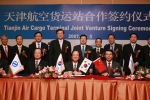 한진그룹은 5일 중국 톈진의 쉐라톤톈진호텔에서 중국 최대 물류회사인 시노트랜스유한공사 산하 시노트랜스 에어와 화물터미널 합작사 설립 계약을 체결했다. 
사진 뒷줄 왼쪽으로부터 네