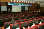 QI경진대회에서 인사말을 하는 김재욱 병원장