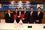 SK에너지가 13일 오전 싱가포르 리츠칼튼호텔에서 싱가포르 JAC사와 O&M 계약을 체결했다. 왼쪽부터 최형욱전무(Executive Vice President of Technica
