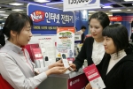 LG데이콤(대표 박종응, www.lgdacom.net)은 홈플러스와 제휴를 맺고, 오는 2월 말까지 서울 지역 홈플러스 내 인터넷 집전화 판매존에서 myLG070을 시범 판매한다.