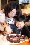 삼양사는 12일 큐원 미니홈피 일촌을 대상으로 ‘홈메이드 초콜릿 만들기 쿠킹 클래스’를 개최했다.