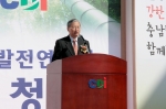 인사말을 하고 있는 충발연 김용웅 원장