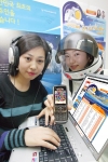 KTF 도우미가 도시락 홈페이지(www.dosirak.com)를 통해 한국최초 우주인에게 전달할 음악을 추천하고 있다