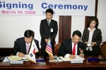 한국전력 이원걸 사장과 말레이시아 TNB사의 다또 쓰리 칼립 사장이 3월 19일 14시 한전 본사에서 해외사업 공동개발 및 기술협력을 위한 MOU를 체결하고 있다. 