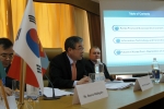 정경원 지식경제부 우정사업본부장(가운데)이 1일 카자흐스탄 우정공사에서 개최된 ‘한국-몽골-카자흐스탄 3국의 우정세미나’에서 몰다갈리예프 카자흐총재(왼쪽)와 터누 카자흐스탄 엘포스