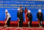 문규영 아주그룹 회장(사진 왼쪽에서 두 번째), 김재우 아주산업 부회장(사진 맨 오른쪽) 등이 참석한 가운데 4월1일 아주그룹의 베트남 현지법인인 “아주VINA” 공장 기공식을 가