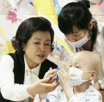 김윤옥 여사 서울대 어린이병원학교 종이접기 자원봉사