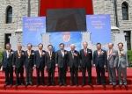 행사 전경 사진, 수상자 단체 기념사진(사진 왼쪽부터 정정섭 회장, 장인순 고문, 김명하 위원장, 김재철 회장, 박종구 회장, 이기수 총장, 현승종 이사장, 천신일 교우회장, 김태