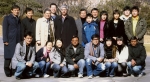 황우석 박사와 루 호손(바이오아트사 사장), 수암생명공학연구소 연구원의 사진(출처 : www.bestfriendsagain.com)