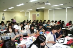 홍선생미술 교사들이 본사 연수실에서 독서아트 교육을 받고 있는 모습