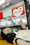 비씨카드는 10일(화) 서초동 본사앞에서 임직원들이 참여하는 ‘사랑의 헌혈’ 운동을 전개하였다. 이날 모아진 헌혈증서는 모두 세이브더칠드런의 아동수술에 기부될 예정이다. 