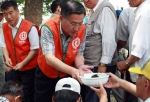 청주대학교(http://www.cju.ac.kr 총장 김윤배) 김윤배 총장 등 교직원과 학생 50여명은 14일 청주 중앙공원에서 잔치국수 700인분을 노인들에게 제공하는 등 ‘사랑