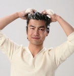 지루성 두피 곰팡이, 악취 넘어 탈모까지 일으킬 수 있어