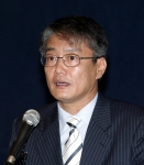 대한상공회의소가 14일 상의회관 의원회의실에서 개최한 ‘2008년 하반기 경제전망과 대응과제’ 세미나에서 채욱 대외경제정책연구원 원장이 주제발표를 하고 있다.
