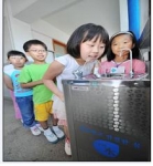 학교 복도 음수대