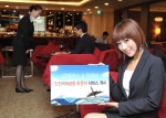 기아자동차는 21일부터 인천공항 내 여객터미널 2곳에서 오피러스와 모하비 고객을 대상으로 자동차 업계 최초로 공항라운지를 무료로 이용할 수 있는 인천공항 라운지 서비스를 실시한다.