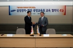 사진 왼쪽 : 한국전력 이도식 중앙교육원장
   사진 오른쪽 : 삼성전자 최재홍 상무
