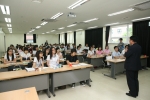 13일 건국대 기숙사 쿨하우스 교육연수원에서 열린 2009학년도 수시1 입학사정관전형II(자기추천)의 1박2일 합숙 심층면접에서 문흥안 입학처장이 수험생들에게 심층면접 방식을 안내