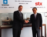 강덕수 STX그룹 회장(사진 오른쪽)은 지난 8일 덴마크 코펜하겐에서 Maersk Tankers사의 CEO인 죄렌 스코우 (Mr. Søren Skou, 사진 왼쪽) 와 총 1조 4
