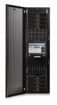 HP Integrity NonStop NB50000c BladeSystem à 정면, door 열린 상태, 키보드 및 모니터 포함