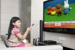 SK브로드밴드는 브로드앤TV에서 유아용 인기 3D 애니메이션 ‘미피와 친구들’을 IPTV 독점으로 제공한다. 한 어린이가 브로드앤TV에서 ‘미피와 친구들’ 프로그램을 시청하고 있다