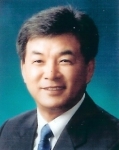 독성 안전성평가 전문 정부 출연연구기관인 안전성평가연구소(KIT)는 연구소 제 4대 권명상 소장(사진)의 취임식을 3일 연구소 대강당에서 개최한다고 2일 밝혔다.