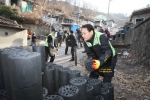 유인촌장관, 저소득 가정에 사랑의 연탄배달