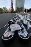 Canvas shoes carrying messages of hope drawn by Korean teenagers are expected to be delivered to Ben