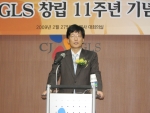 민병규 대표이사가 창립 11주년 기념사를 하고 있다.
